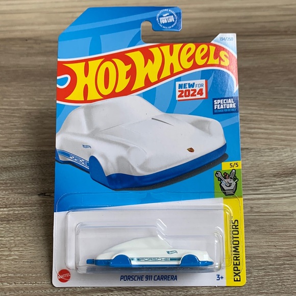 Hot Wheels Porsche 911 Carrera Keychain Car Key Chain Pendant Ornament Hotwheels - Picture 1 of 6